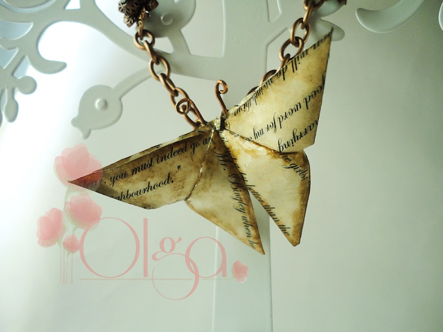 Desde el Taller de Olga.Collar mariposa de Origami