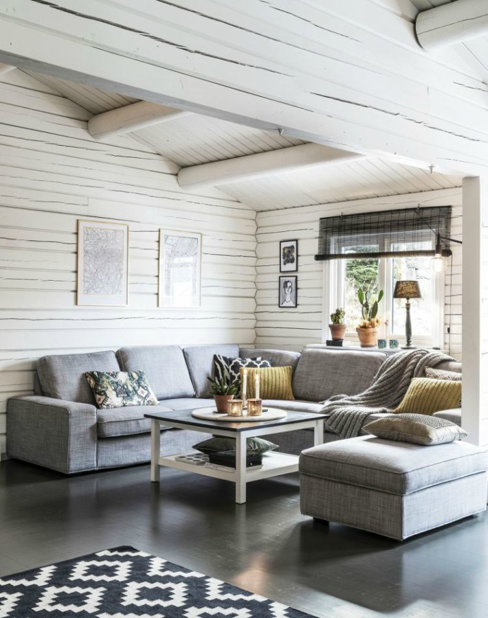 Una cabaña con contrastes en los bosques suecos