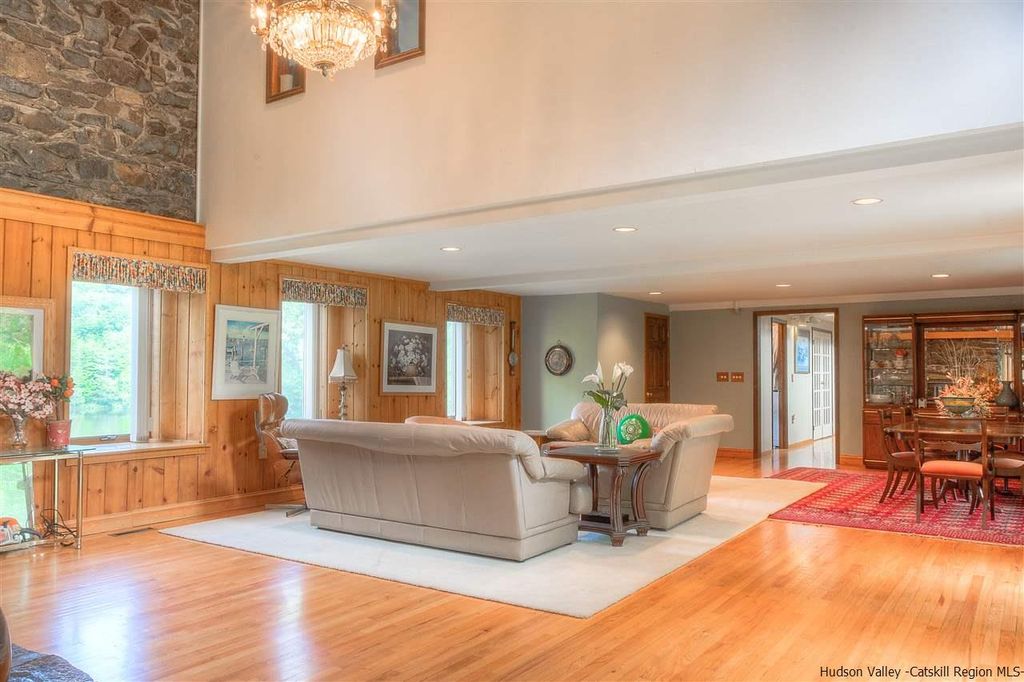 Sweet House Dreams 1987 Contemporary in Rifton, New York