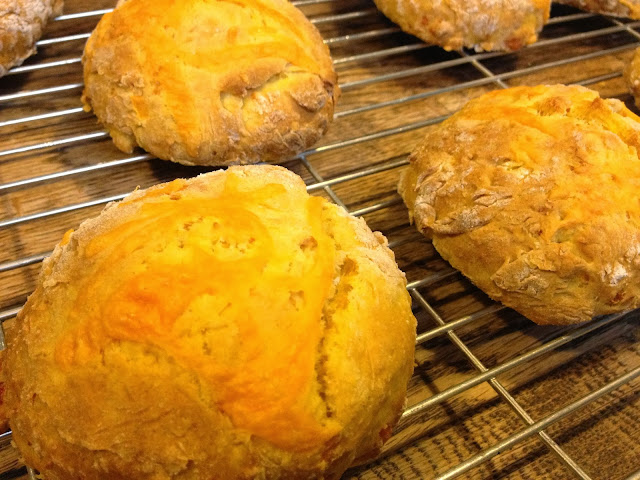 How to make pumpkin and cheese scones