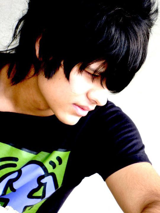 Download Free Wallpapers: Emo Boy Hairstyle