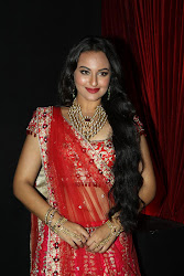 Sonakshi Sinha Hot Photos at India Bridal Fashion Week Sept 2012