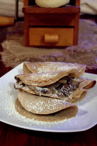 crepes con farina di castagne, funghi e ricotta stagionata salata