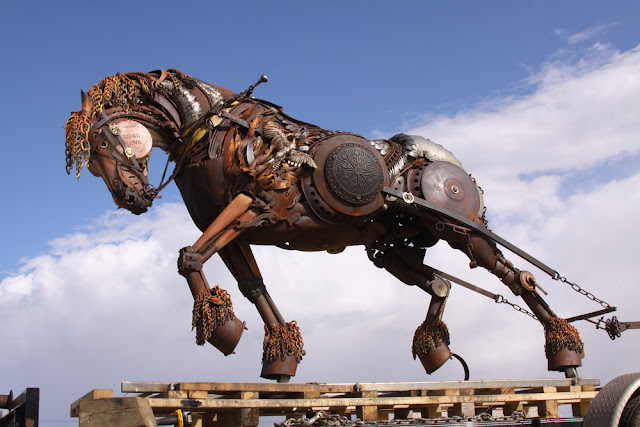 ecoworldreactor-iron-sculpture-between-metal-and-art
