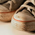 Θέλετε να καθαρίσετε τα αθλητικά παπούτσια σας; Δεν φαντάζεστε ποιο υλικό θα τα κάνει σαν καινούργια...