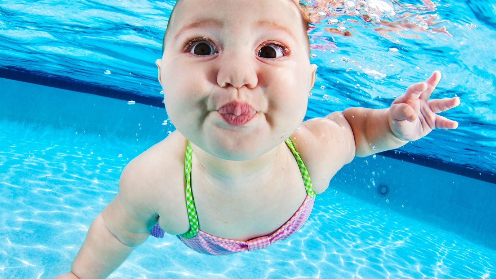 cute baby Swimming in ocean underwater pictures funny look baby hd