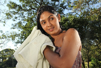 Srilankan+Actress+Bathware++2.jpg