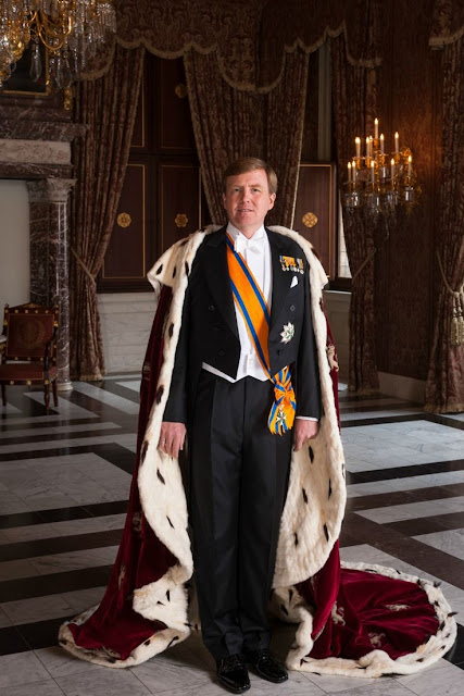 New Official Photos  of King Willem Alexander and Queen Maxima