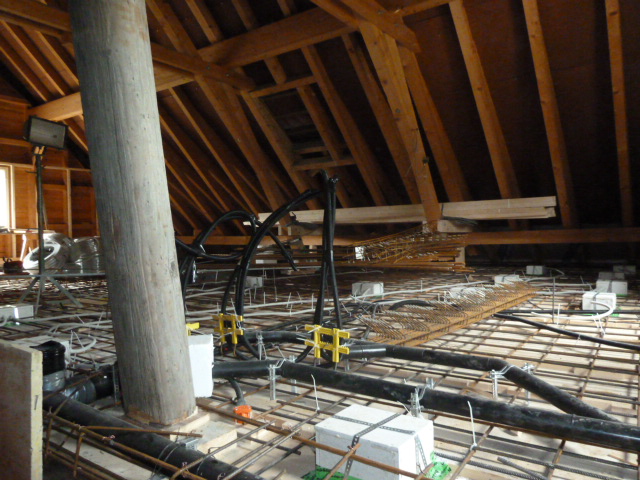 Umbau Wohnhaus 2013: Boden und Wände Dachgeschoss / Abschluss Treppenhaus