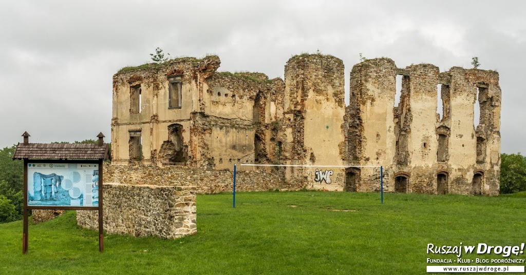 Zamek w Bodzentynie - ruina "na malowniczym wzgórzu"