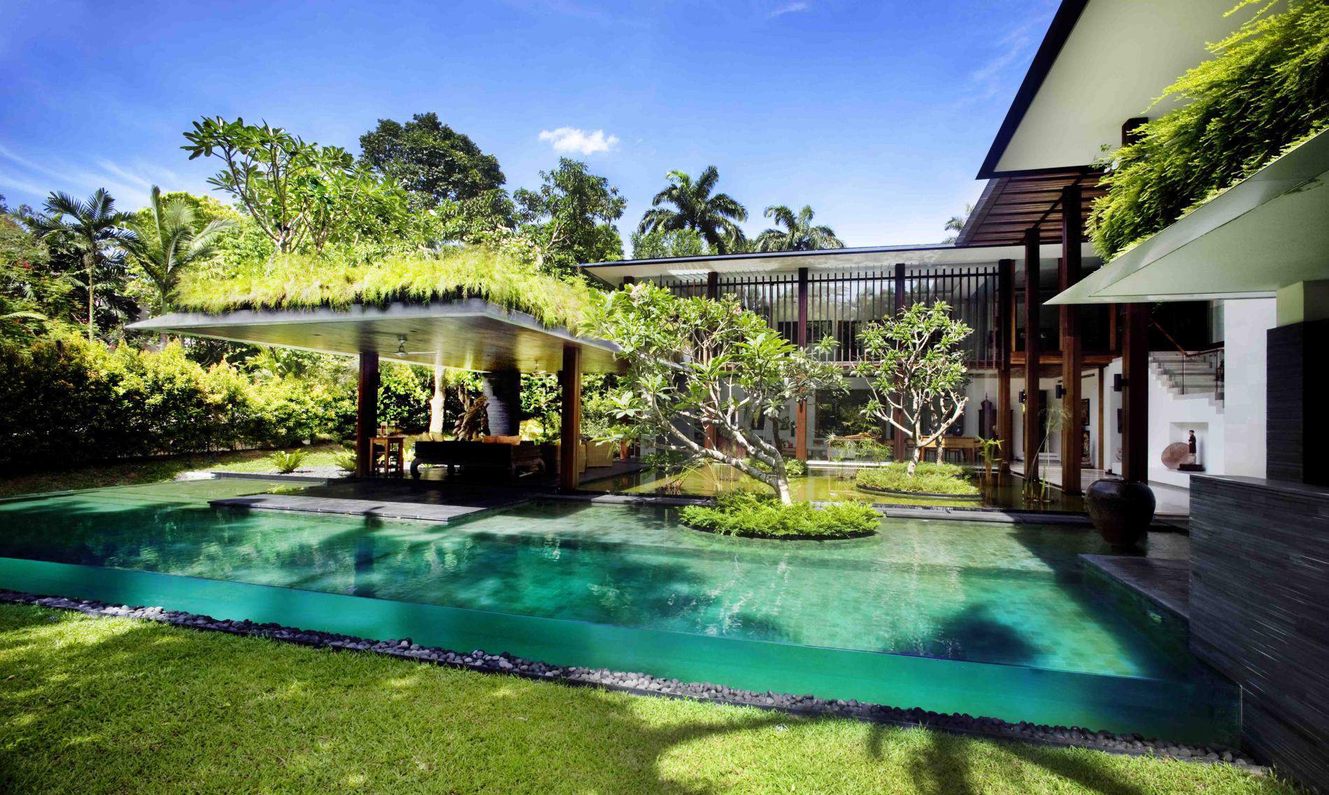 Contemporary Tropical House Roof Garden Idea
