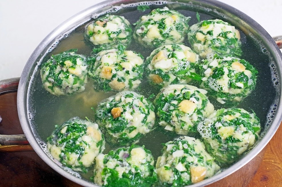 stuttgartcooking: Käse-Spinat-Knödeln mit Champignons in Rahm