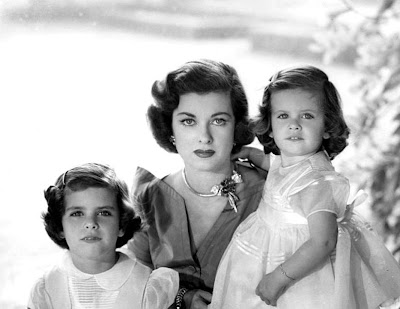 Joan Bennett with daughters Stephanie and Shelley