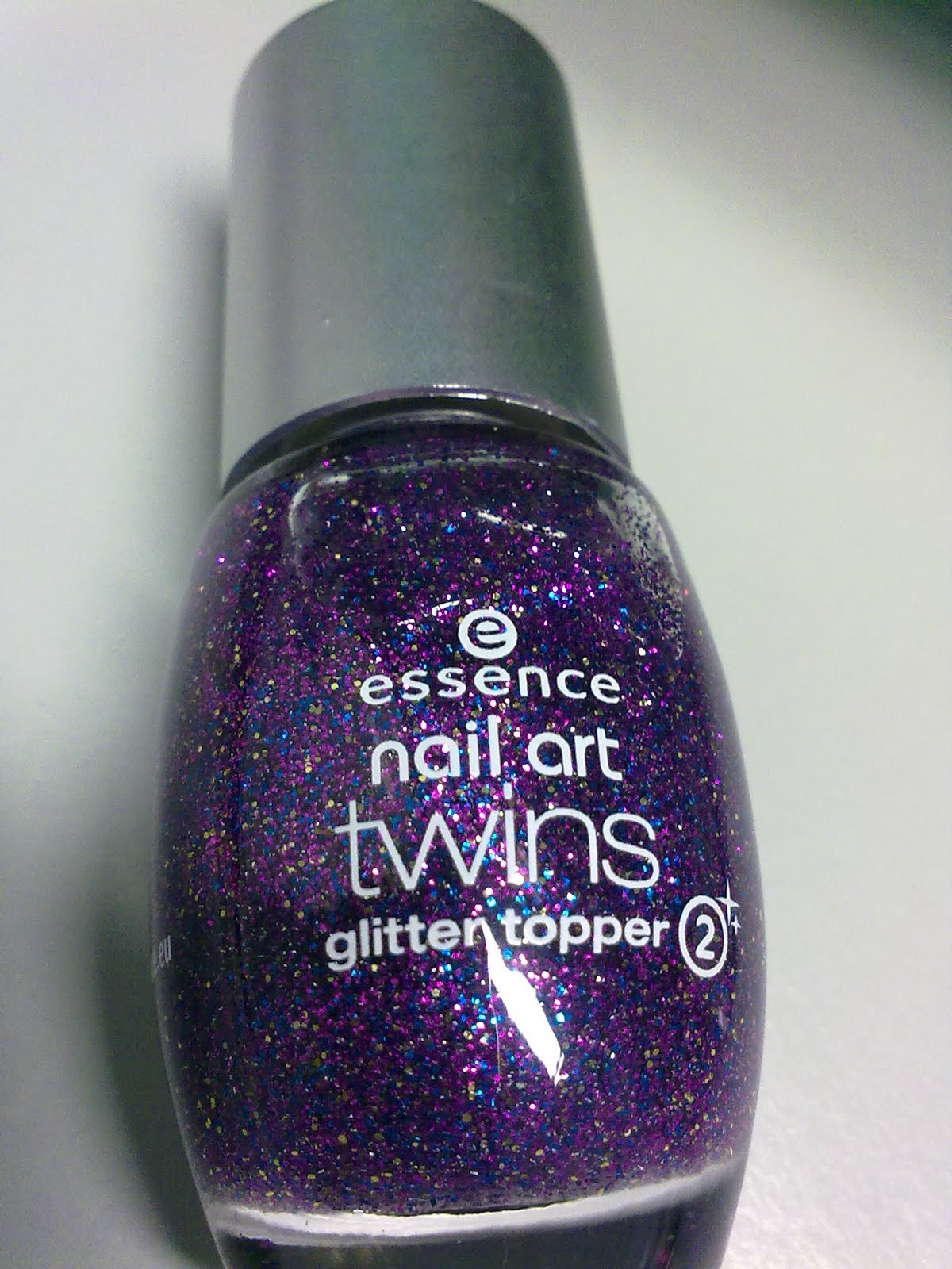 B Eau Té ESSENCE Glitter Topper Nail Art Twins