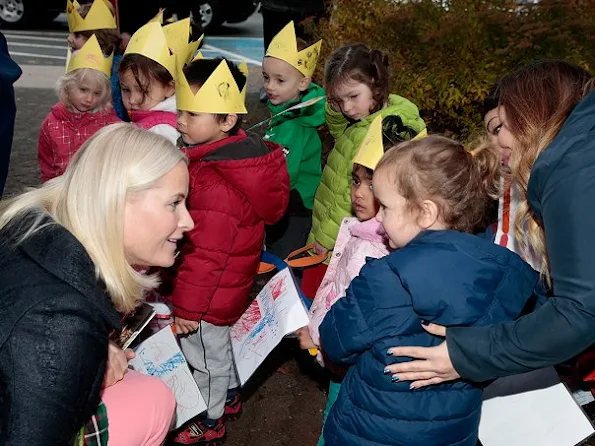 Crown Prince Haakon and Crown Princess Mette Marit of Norway visited the Hall of Memorial University in St. John's.