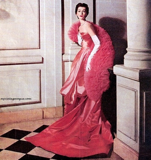 Glamorous+Dovima+in+evening+wear,+1950s.