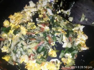 mix-vegetables-with-egg-scramble