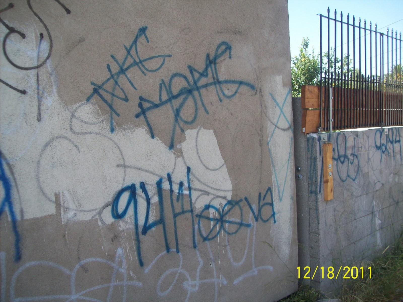 crip gangs graffiti hoover criminal gang ( 94 street )