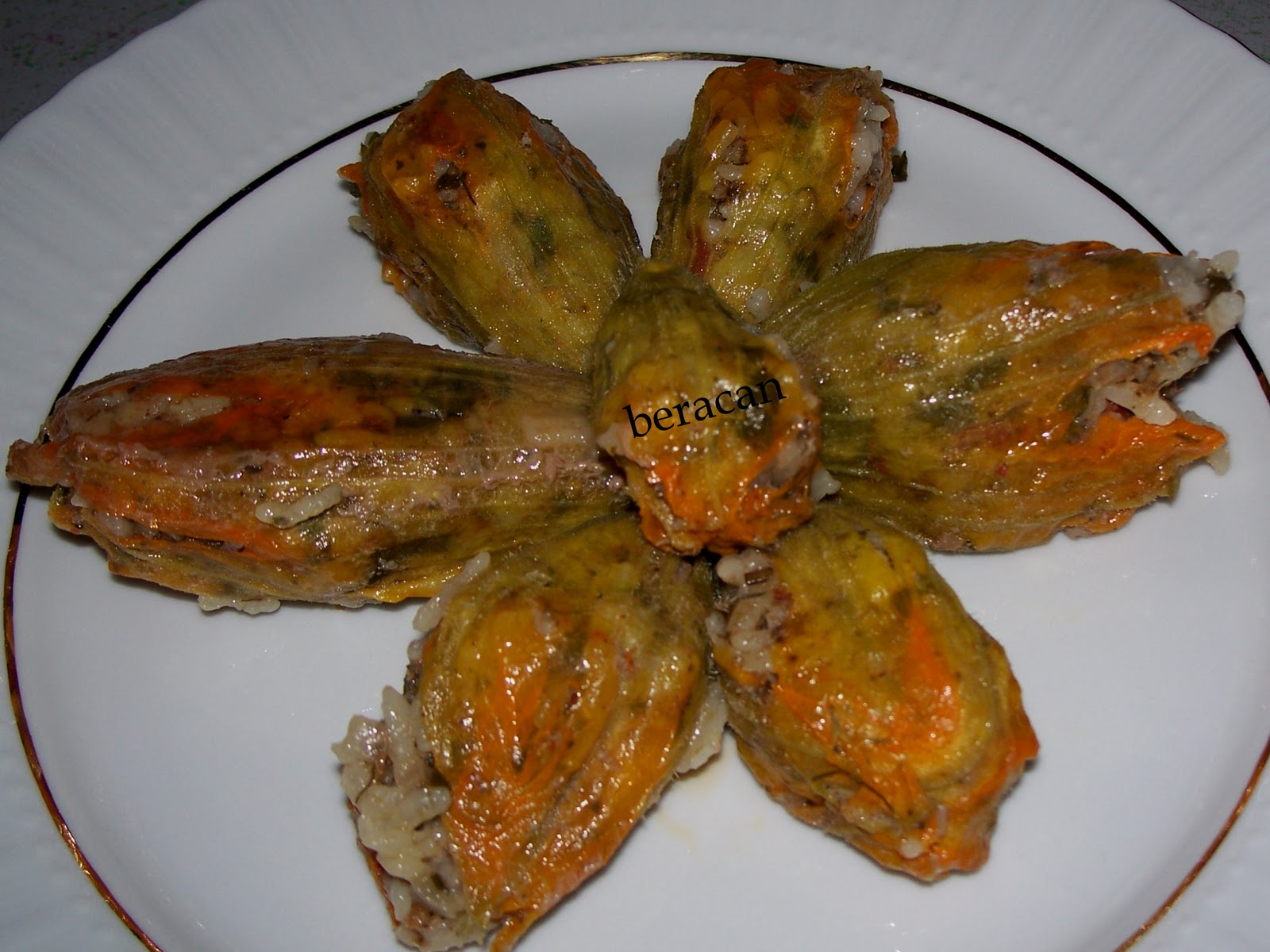 KABAK ÇİÇEĞİ DOLMASI Bomba Yemek Tarifleri KABAK ÇİÇEĞİ DOLMASI Bomba Yemek Tarifleri