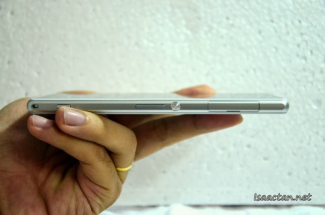 The Sony Xperia Z1 viewed from the side