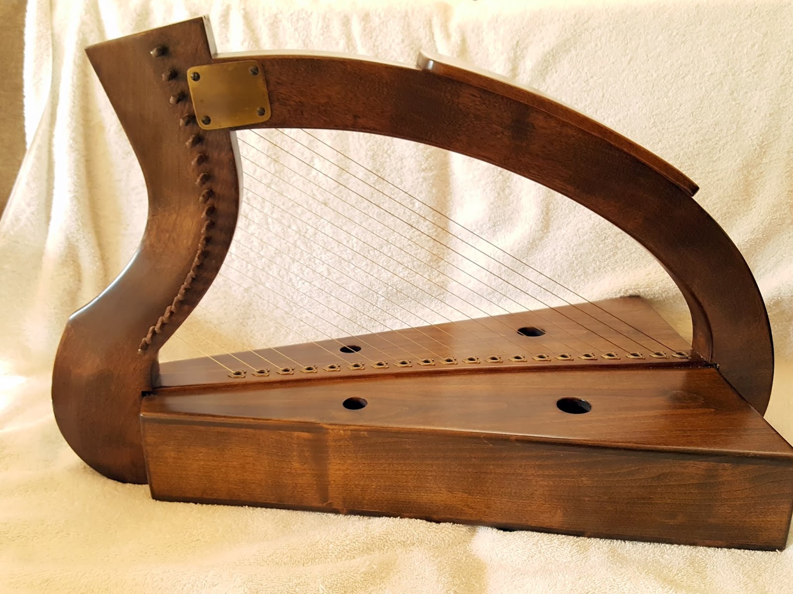 HARP IN LA HARP INFO 2 JAY WITCHER WIRESTRUNG LAP HARP (20) 731