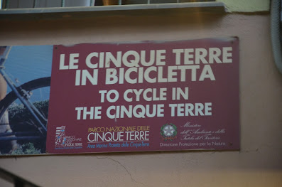 cycling cinque terre carbon road bike rental in Vernazza
