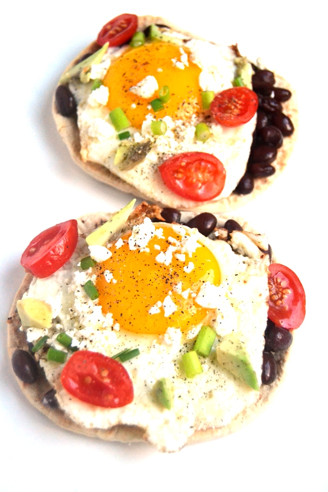 10-Minute Huevos Rancheros make the perfect flavorful breakfast with black beans, eggs, tomatoes, green onions, creamy avocado and feta cheese and are ready in no time! www.nutritionistreviews.com