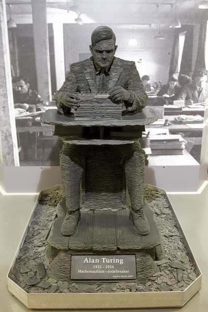 Statue Alan Turing 1939worldwar.blogspot.com