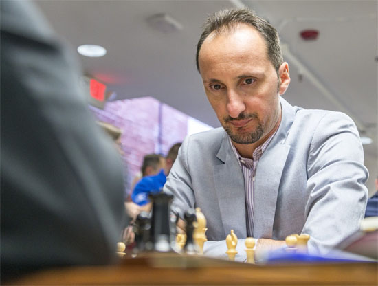 Ronde 5: le Bulgare Topalov perd contre Fabiano Caruana © Lennart Ootes 