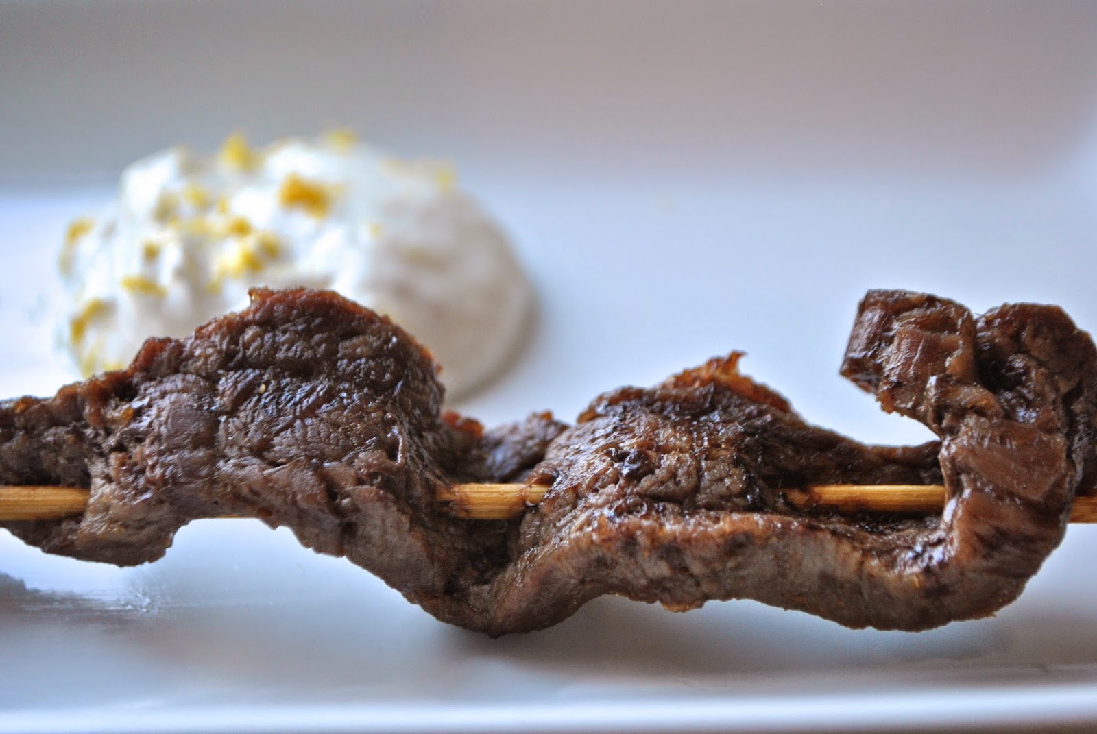 Recipe Doodle SKEWERED FLANK STEAK WITH HORSERADISH LEMON DIPPING