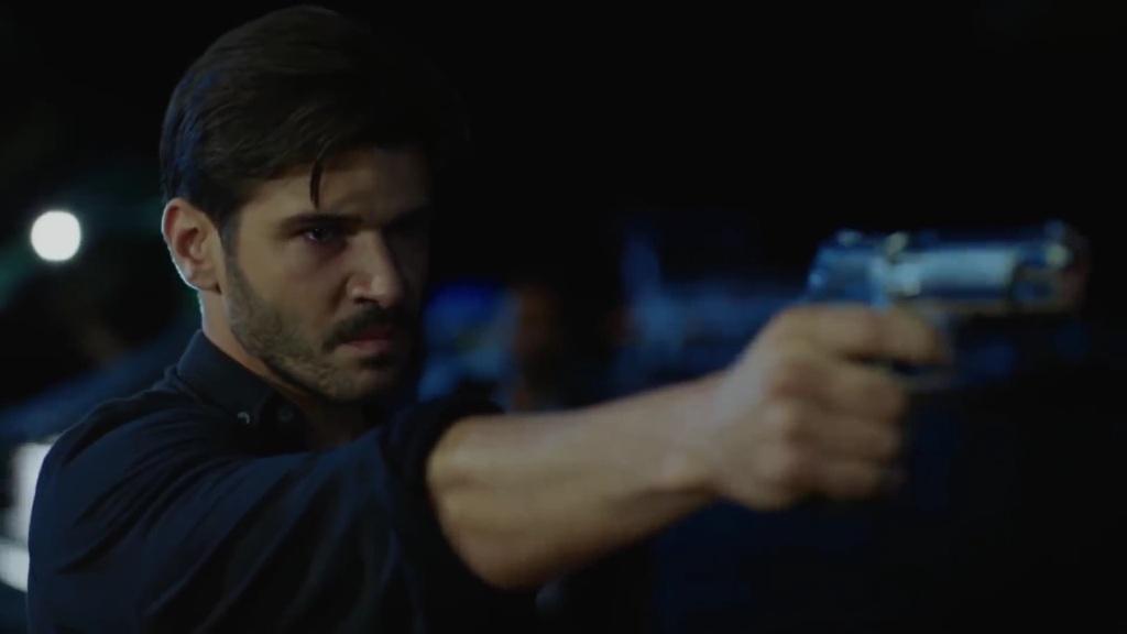 Czarna perła odcinek 11: Uzbrojony Kenan zjawia się na ślubie Hazal! Ahmet zostaje pobity! [Streszczenie + Zdjęcia]