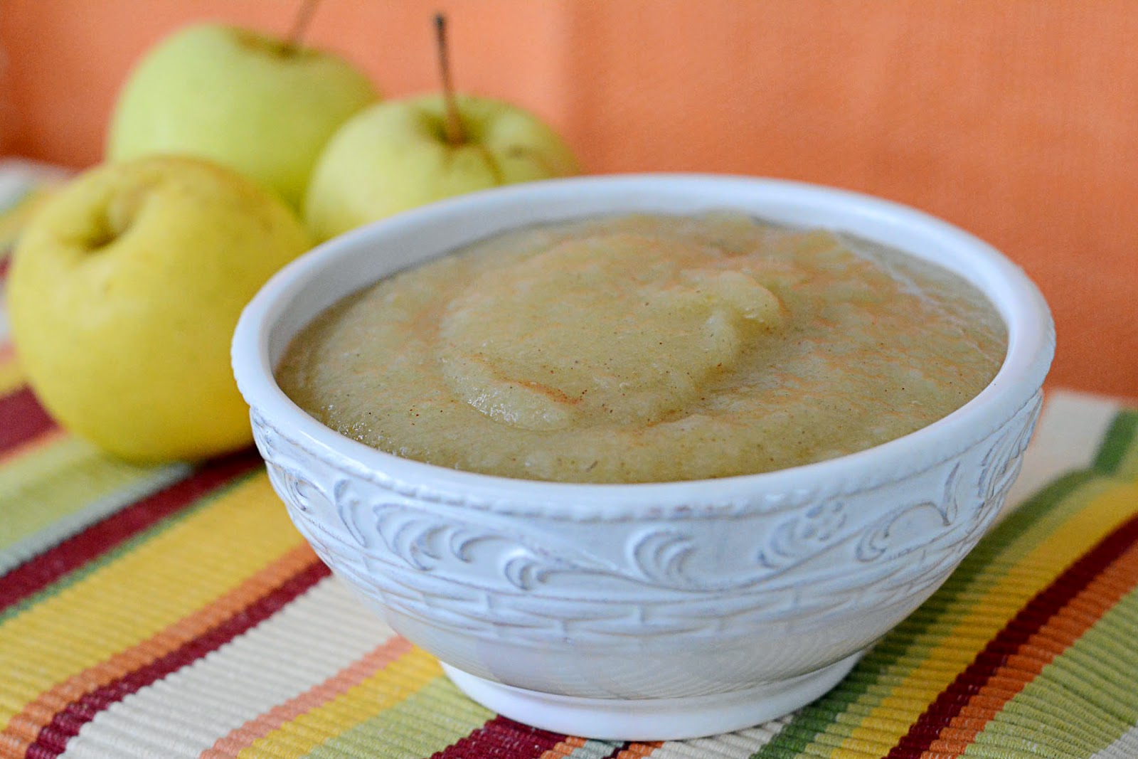 Are you looking for a quick and easy applesauce recipe?