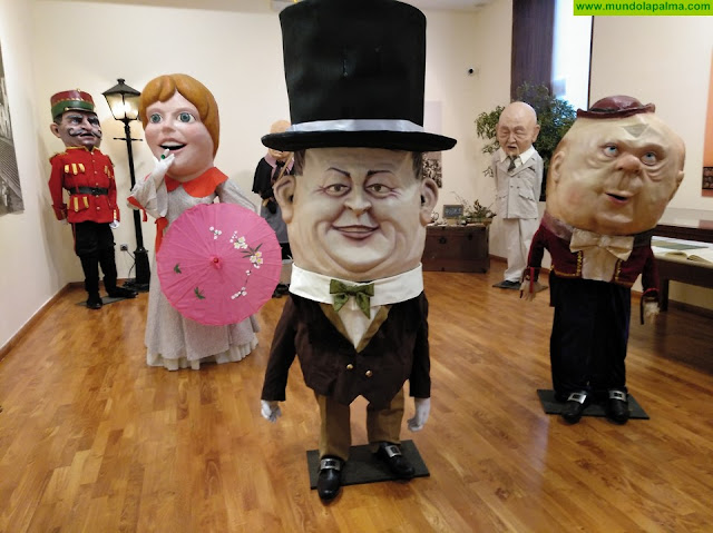 El alcalde inaugura la exposición ‘Monstruos y colosos de papelón’ en el Centro de Interpretación de la Bajada de la Virgen El alcalde inaugura la exposición ‘Monstruos y colosos de papelón’ en el Centro de Interpretación de la Bajada de la Virgen