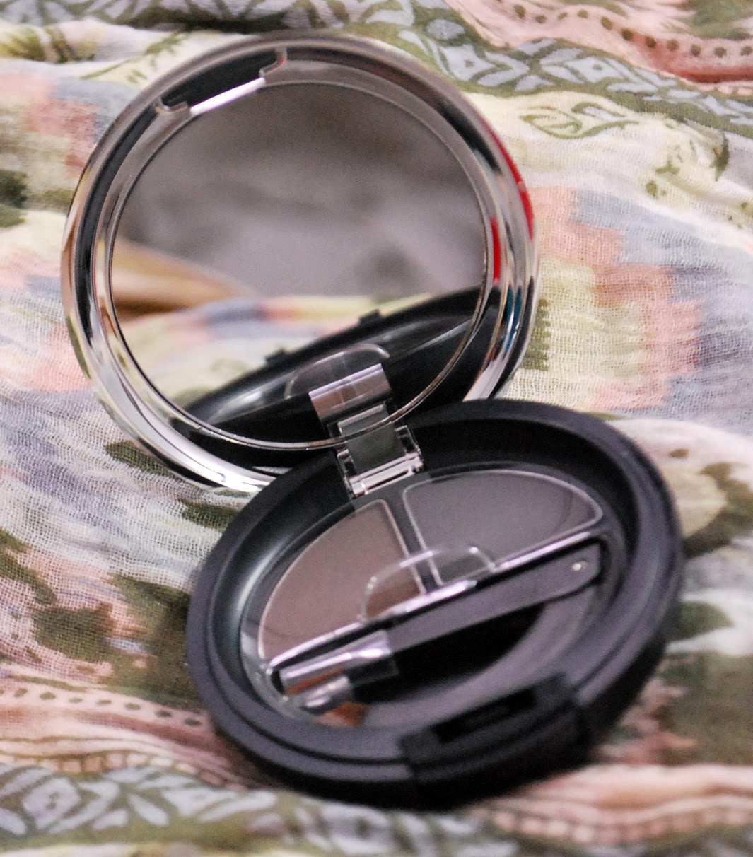 Peachy Pink Sisters The Body Shop Brow & Liner Kit