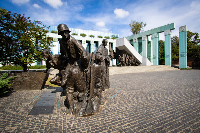 Monumento all’insurrezione di Varsavia-pomnik powstania warszawskiego