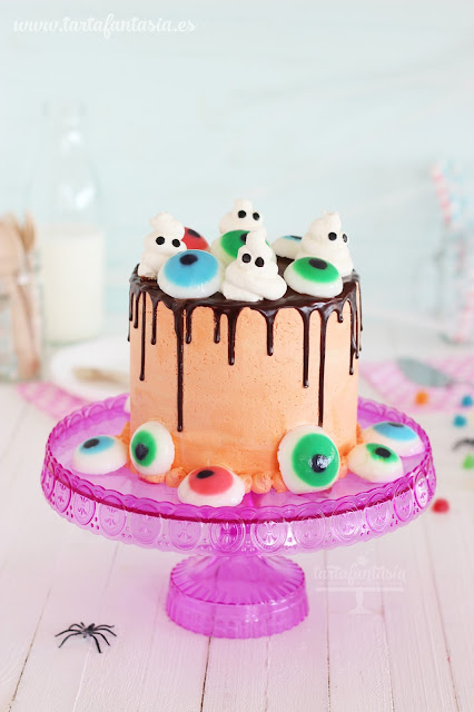 Cómo hacer una tarta de Halloween decorada con ojos de gelatina