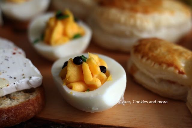 Deviled Eggs mit Balsamicoperlen