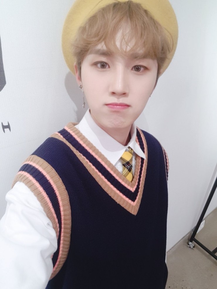 영또베라고 할정도로 베레모 많이쓰는 아이돌 | 인스티즈