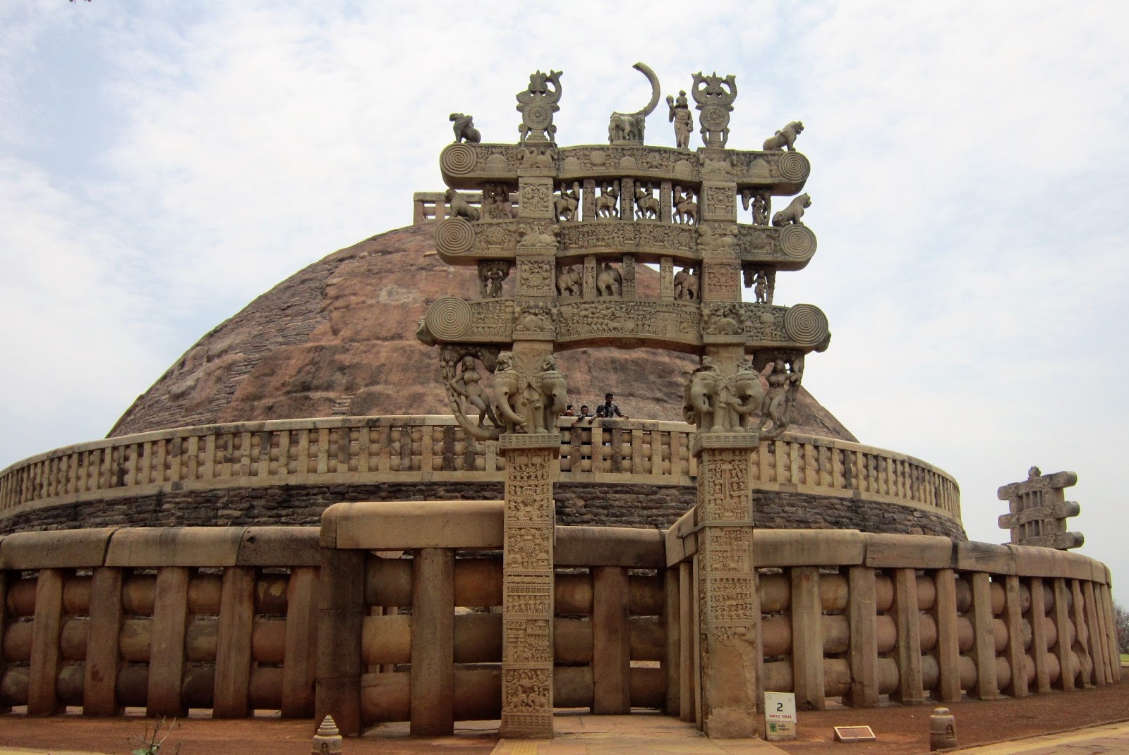 Буддийская ступа в индии Буддийская ступа в индии