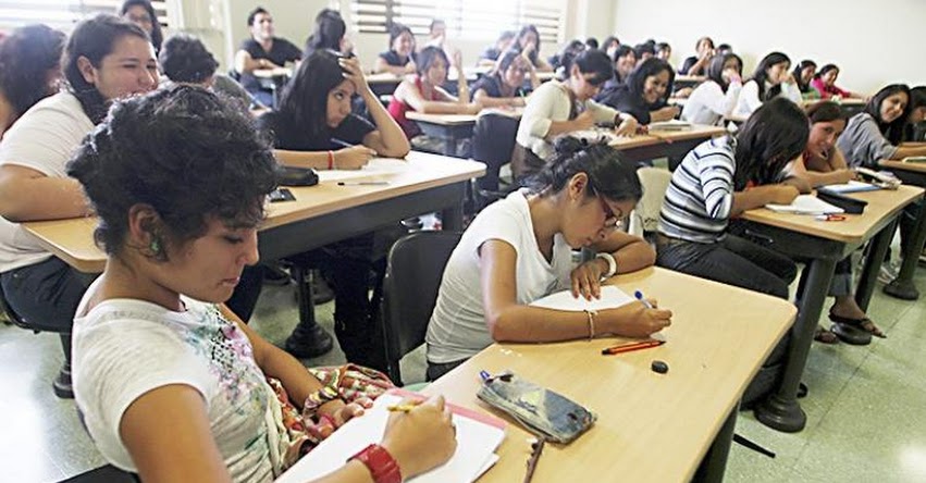 Es insólito que universidades y colegios con tarifas altas no paguen IGV, sostiene economista Elmer Cuba Es insólito que universidades y colegios con tarifas altas no paguen IGV, sostiene economista Elmer Cuba