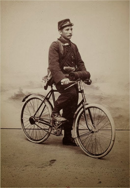 Солдат на велосипеде