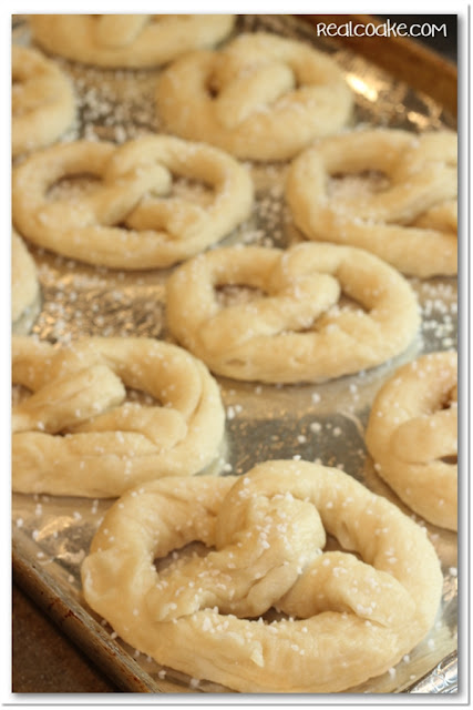 Yummy Soft Pretzel Recipe! Delicious and easy to make snack or treat. #Recipe #Pretzels #Snack #RealCoake