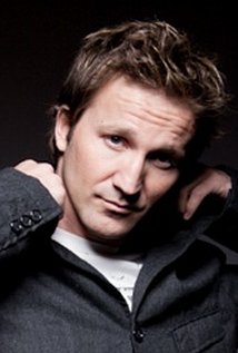 Breckin Meyer. Director of Men at Work - Season 1