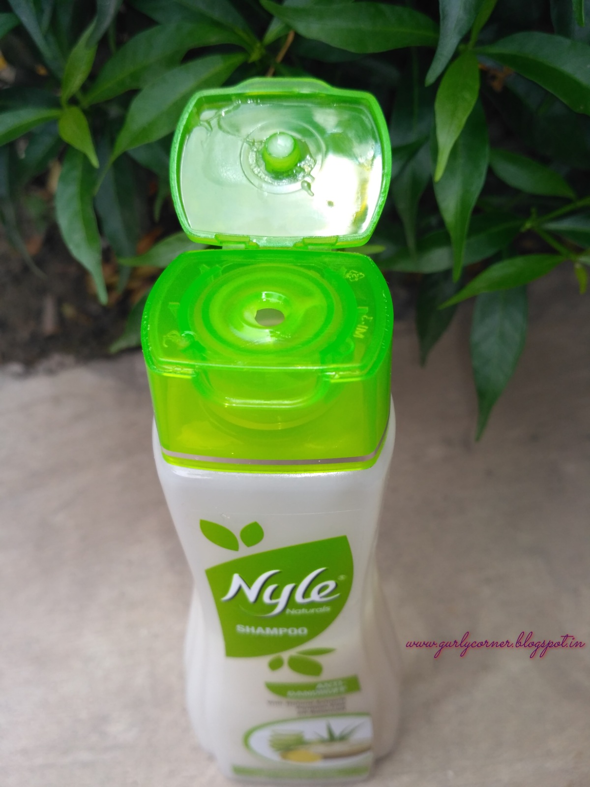 Nyle Naturals AntiDandruff Shampoo Review