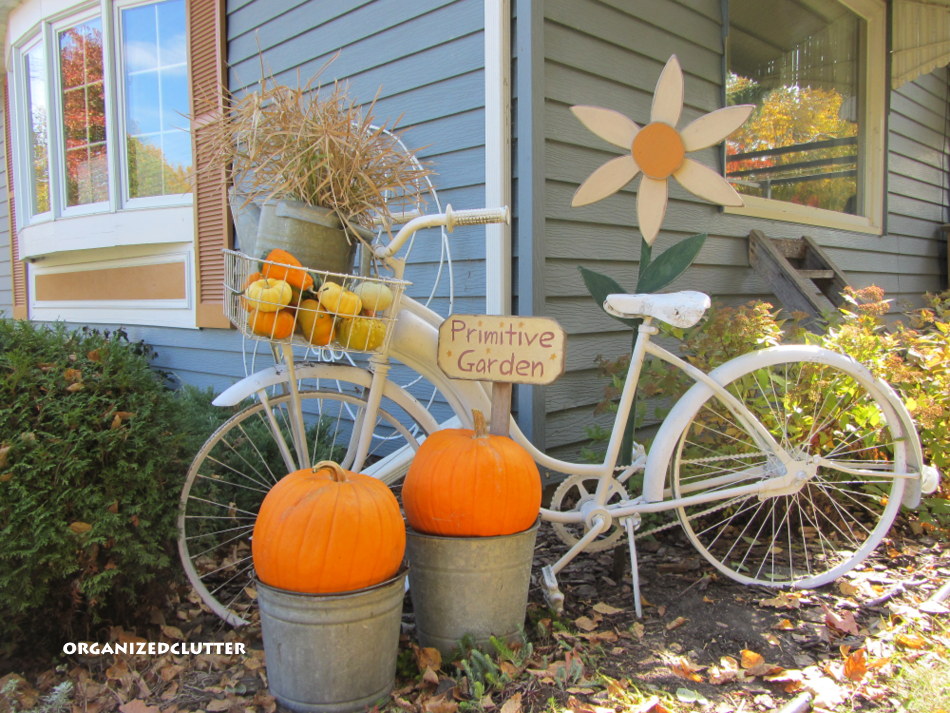 Hometalk - Rusty bike garden decor by Suzanne P.  http://www.hometalk.com/442303/recycled-garden-bike | Facebook