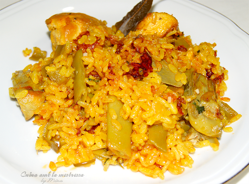 Cuina amb la mestressa Paella de pollo y verduras con su socarrat