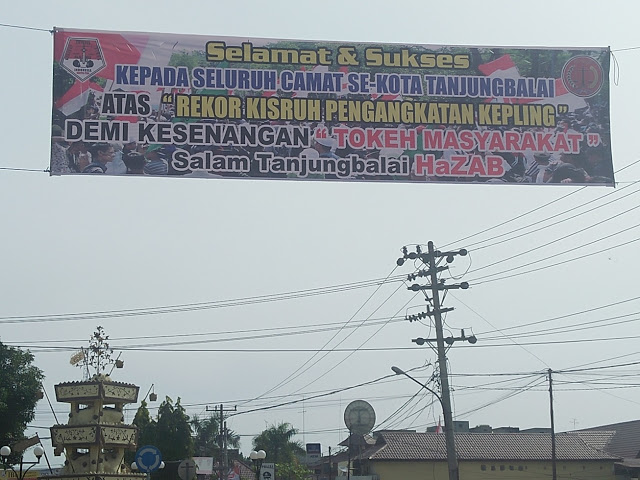 Sepanduk Kisruh pengangkatan Kepling. Sepanduk Kisruh pengangkatan Kepling.