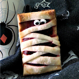 These little Cheesecake Mummies Cookies try to be scary, but they are just too cute #cookies #Halloween #Mummies #mummy #cheesecake #recipe | bobbiskozykitchen.com These little Cheesecake Mummies Cookies try to be scary, but they are just too cute #cookies #Halloween #Mummies #mummy #cheesecake #recipe | bobbiskozykitchen.com
