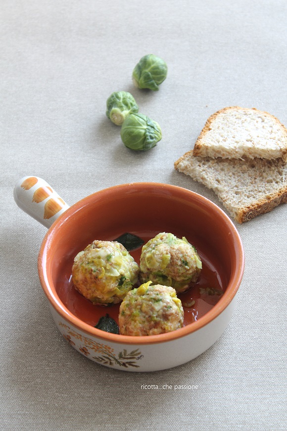 canederli, o polpette di pane, ai cavolini di bruxelles