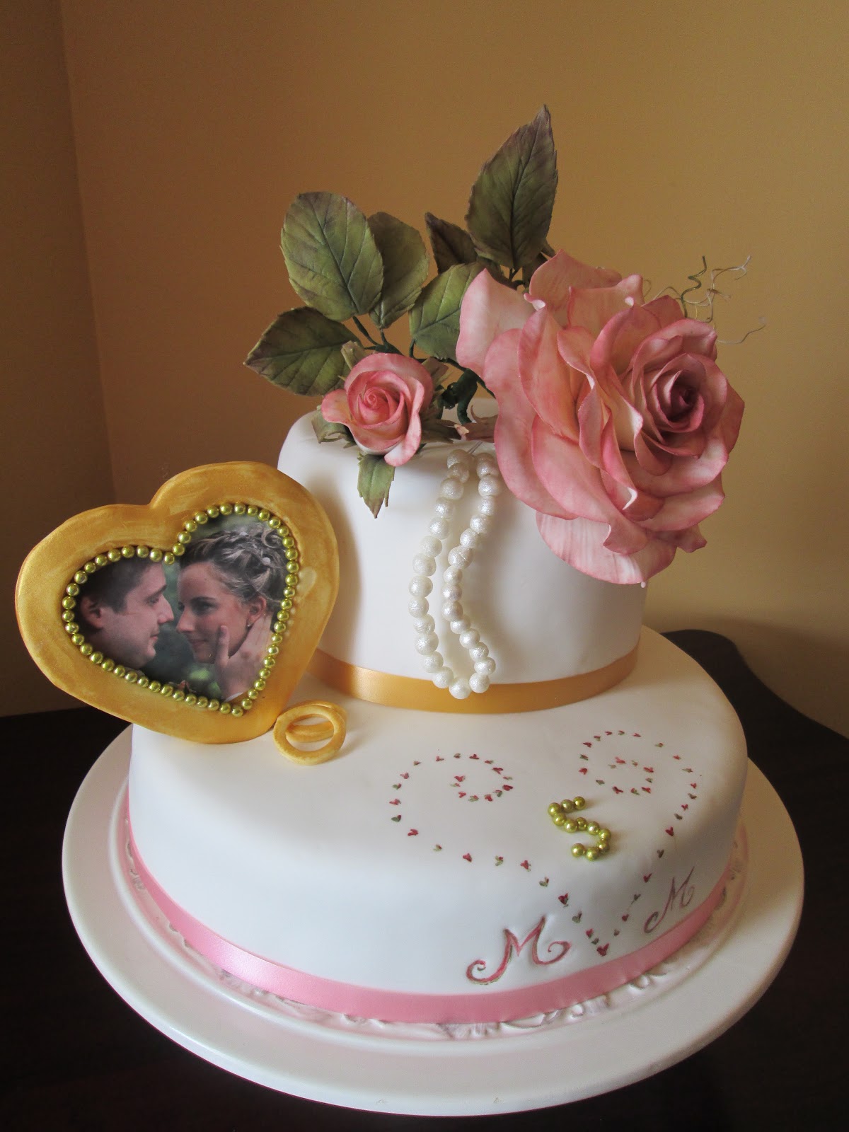 ART CARAL TARTA ANIVERSARIO 5º DE BODAS CON ROSAS Y PERLAS